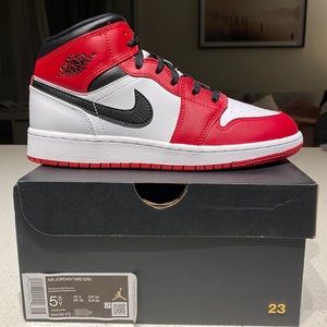 COPY - JORDAN 1 MID CHICAGO (GS)